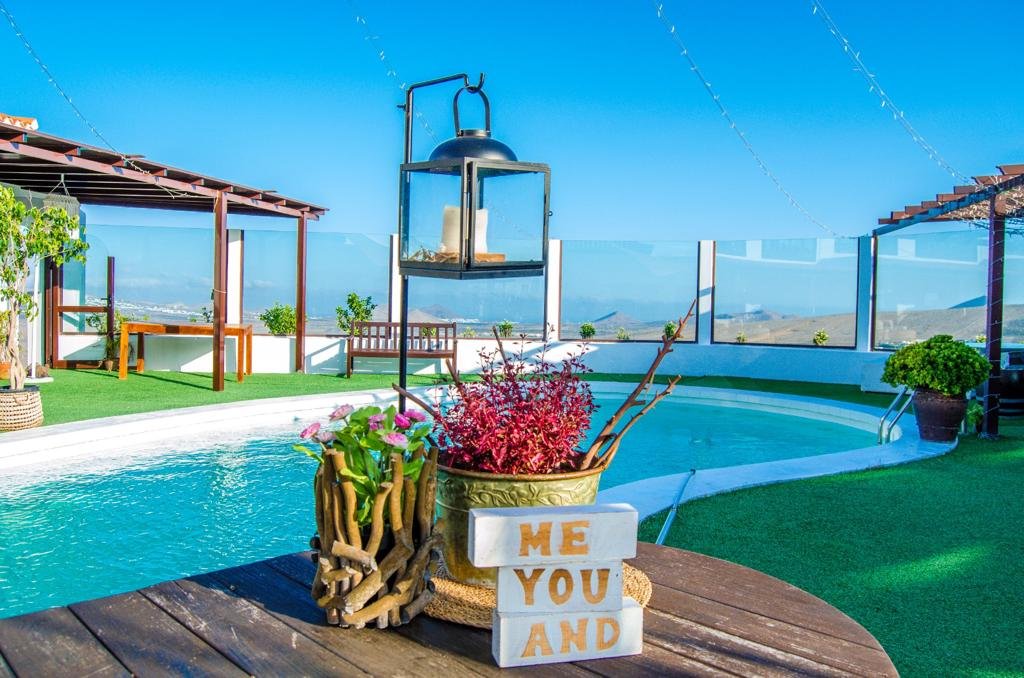 Sun terrace at the rural hotel with pool in Lanzarote – Casona de Tao
