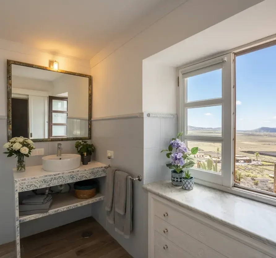 alojamiento con encanto lanzarote famara baño vistas
